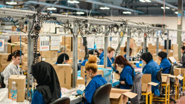 工場のルールが形骸化する原因と、“人を信じる設計”への処方箋